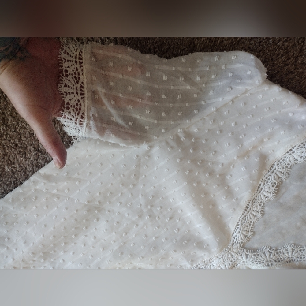 Ivory Lace Trim Top Large NWOT - Picture 5 of 12